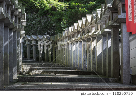 奈良朝來孫子寺,石燈籠參道 奈良朝來孫子寺,石燈籠參道 118290730