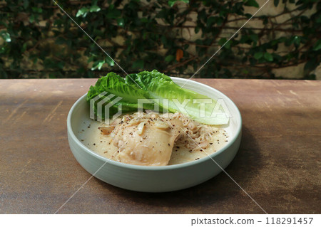 grilled chicken or chicken steak with white cream sauce 118291457