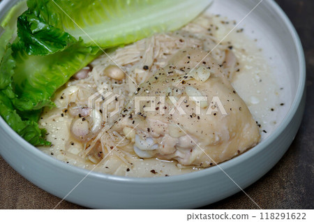 grilled chicken or chicken steak with white cream sauce 118291622