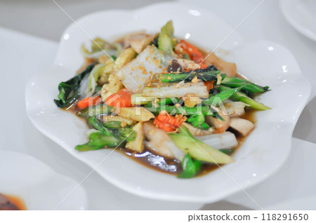 stir fried vegetable in oyster sauce or vegetable salad stir fried vegetable in oyster sauce or vegetable salad 118291650