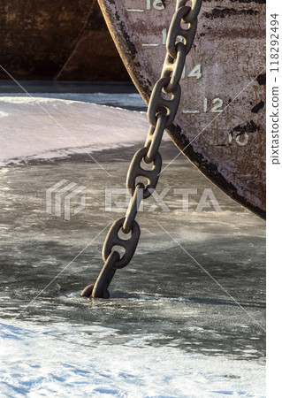 Rusty anchor chain Rusty anchor chain 118292494