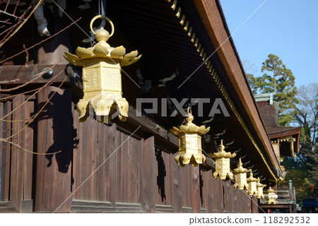 京都市上京區正堂走廊掛著的北野天滿宮燈籠 118292532