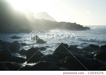 Wavey coastline before the storm 118293278