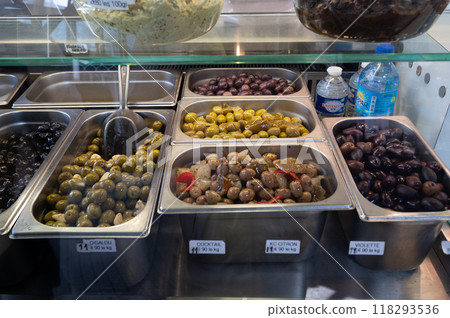 Olives in farmers market, Rouen, Normandy Olives in farmers market, Rouen, Normandy 118293536