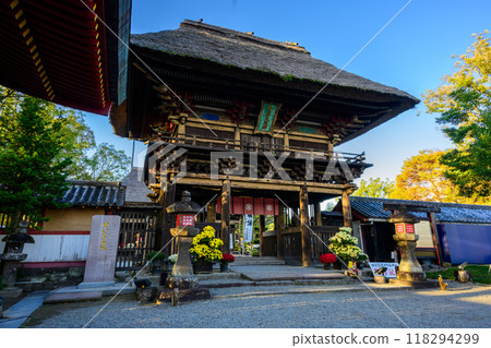Scenery of the thatched roof tower gate shining in the evening light, Aoi Aso Shrine (national treasure), Hitoyoshi City 118294299