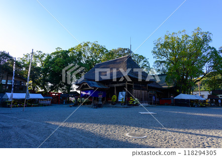 The grounds bathed in the light of dusk, the worship hall and main hall, Aoi Aso Shrine (national treasure), Hitoyoshi City 118294305