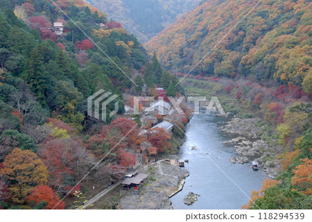 Autumn season in Kyoto Autumn foliage scenery in the Sagano and Arashiyama areas of Kyoto - A boat sailing through the autumn leaves Autumn season in Kyoto Autumn foliage scenery in the Sagano and Arashiyama areas of Kyoto - A boat sailing through the autumn leaves 118294539