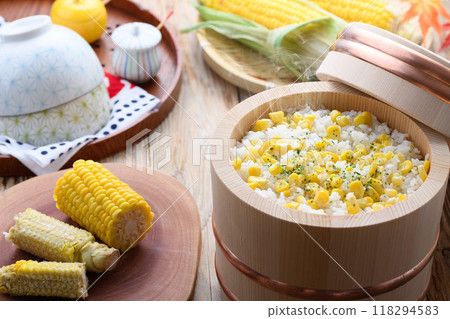 玉米米飯盛在碗裡 玉米米飯盛在碗裡 118294583