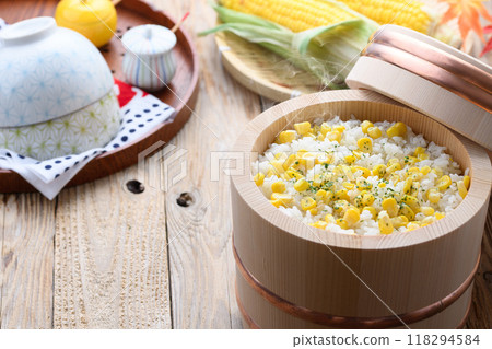 玉米米飯盛在碗裡 玉米米飯盛在碗裡 118294584