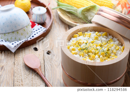 玉米米飯盛在碗裡 玉米米飯盛在碗裡 118294586
