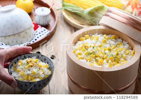 玉米米飯盛在碗裡 玉米米飯盛在碗裡 118294589