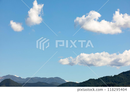 A cloud over the mountain 118295404