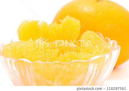 Hassaku orange, Wakayama prefecture, peeled flesh, light background Hassaku orange, Wakayama prefecture, peeled flesh, light background 118297581
