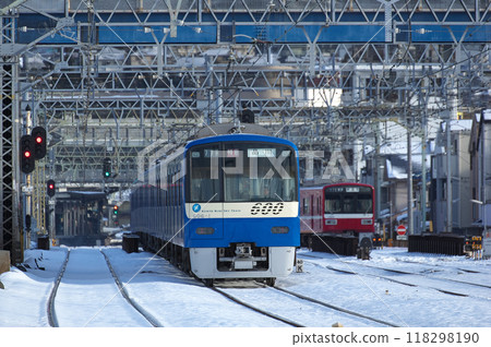Snow and Keikyu Blue Sky Train 600 series Snow and Keikyu Blue Sky Train 600 series 118298190