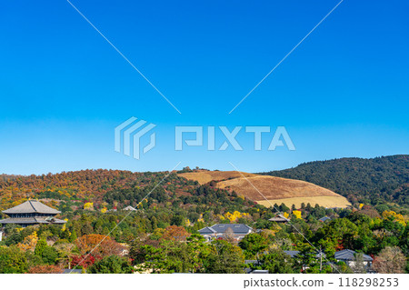 [奈良縣] 從奈良縣政府看到的若草山 118298253