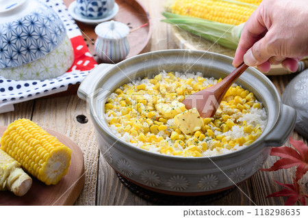 玉米飯用砂鍋煮 玉米飯用砂鍋煮 118298635