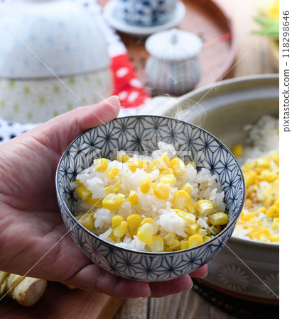 Corn rice cooked in a clay pot 118298646