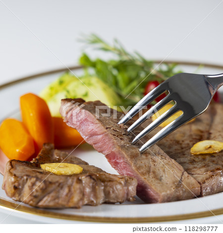 看起來很美味的牛排 看起來很美味的牛排 118298777