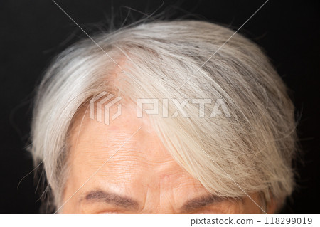 Senior woman with gray hair 118299019