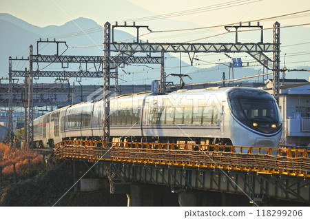 小田急小田原線 新松田澀澤 JR 東海 371 系 X1 編組（靜岡）朝霧 118299206