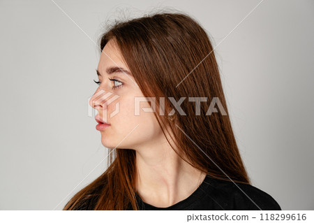 Portrait of a Young Woman With Brown Hair and Green Eyes 118299616