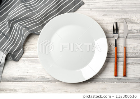 Empty plate with fork and knife on table Empty plate with fork and knife on table 118300536