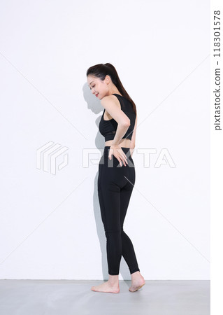 運動裝的女性 118301578