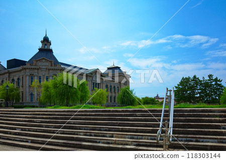 Niigata City History Museum and blue sky 118303144