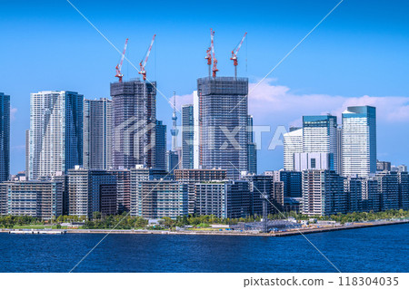Tokyo cityscape in Japan - View of tower apartments in Harumi, Tokyo 118304035