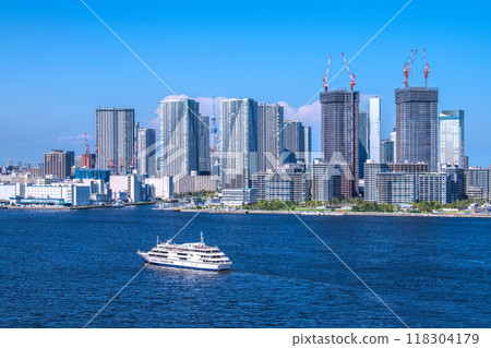 Tokyo cityscape in Japan - View of tower apartments in Harumi, Tokyo Tokyo cityscape in Japan - View of tower apartments in Harumi, Tokyo 118304179
