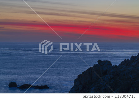 Coast with Phare de la Vieille near Pointe du Raz, Brittany, France 118304715