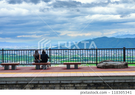 [Japan's Three Greatest Train Window Views] Train Journey [View of Zenkoji Plain from Obasute Station] 118305341