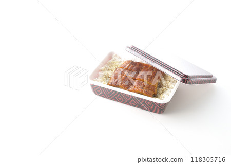 在白色背景拍攝鰻魚便當 在白色背景拍攝鰻魚便當 118305716