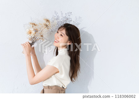一束的女人 一束的女人 118306002