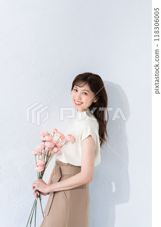 一束的女人 一束的女人 118306005