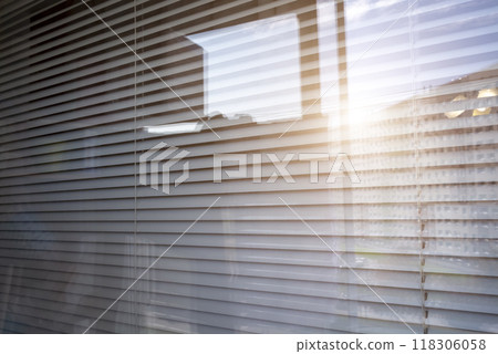 Horizontal white blinds 118306058