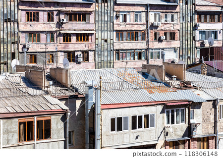 facade of old urban houses in Yerevan city 118306148