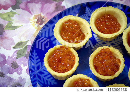 Red caviar on the table 118306288