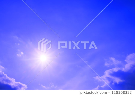 A refreshing blue sky with the sun (background material) 118308332