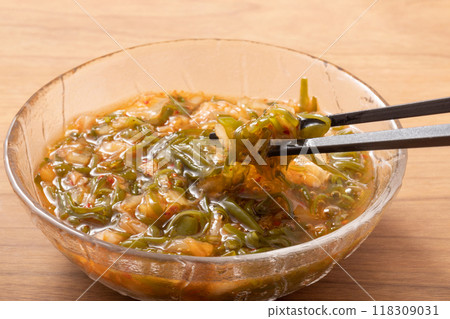 Mekabu with Kimchi 118309031