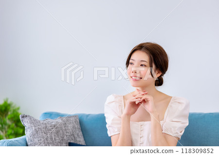 Young woman relaxing in a room 118309852