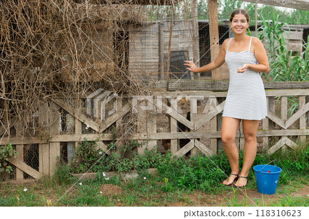 young girl at farm 118310623