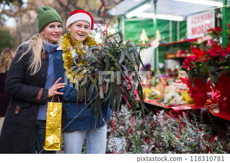 Woman and her nice teenage daughter spending time at Christmas market 118310781