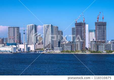 Tokyo cityscape in Japan - View of tower apartments in Harumi, Tokyo Tokyo cityscape in Japan - View of tower apartments in Harumi, Tokyo 118310875