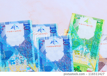 Qatar Bank issued Qatari banknotes in currency of Riyals cash in various denominations 118311427