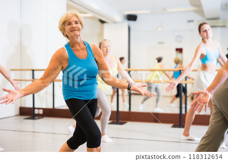 Old lady dancing with group in studio 118312654