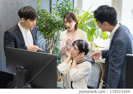 Business woman being cornered 118313104