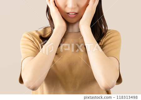 A woman holding her head in distress 118313498