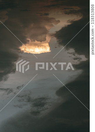 The sky is being covered with amazing clouds. 118313808