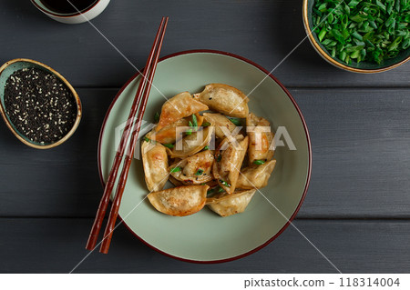 japanese fried gyoza dumplings, with pork, sesame seeds, green onions, 118314004